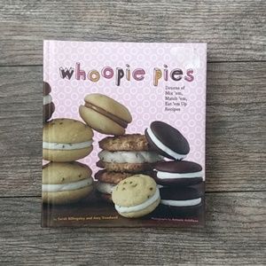 🆕 NEW ⭐SALE 3/$12⭐Whoopie pies cookbook